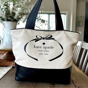 Kate Spade Cream/Black Heritage Logo
Tote